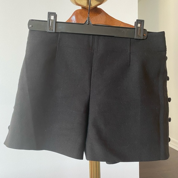 Ladies Club Monaco shorts size 2! Like new - Picture 1 of 3